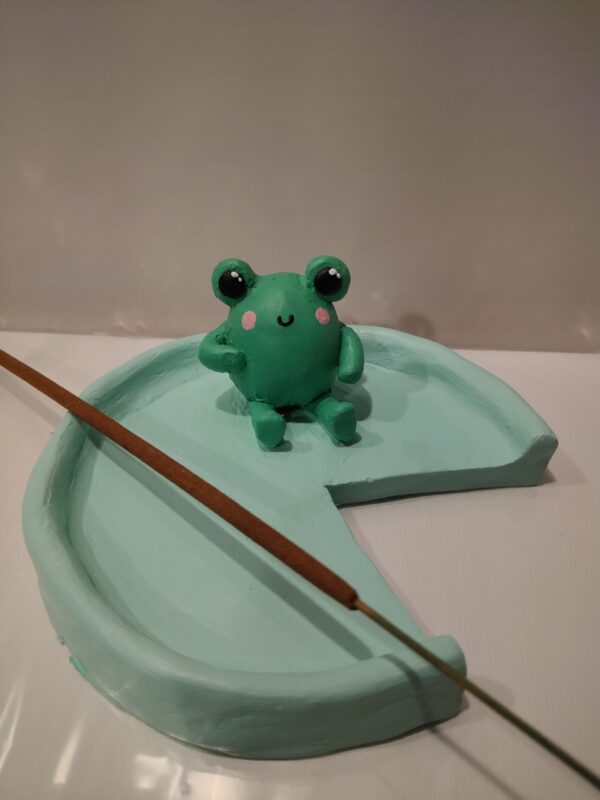 knickknack_green_frog_insense_stand_1